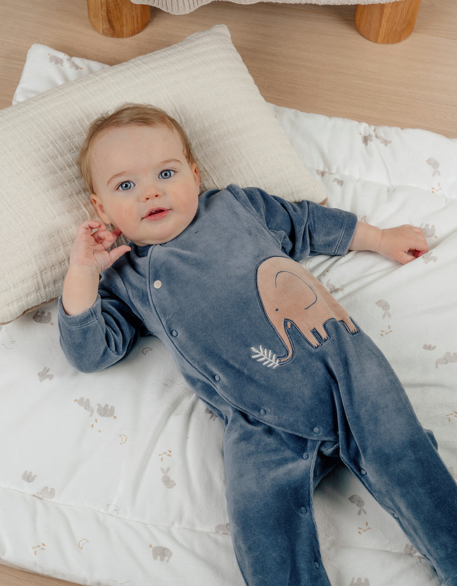 Pyjama bébé en velours bleu avec broderie éléphant
