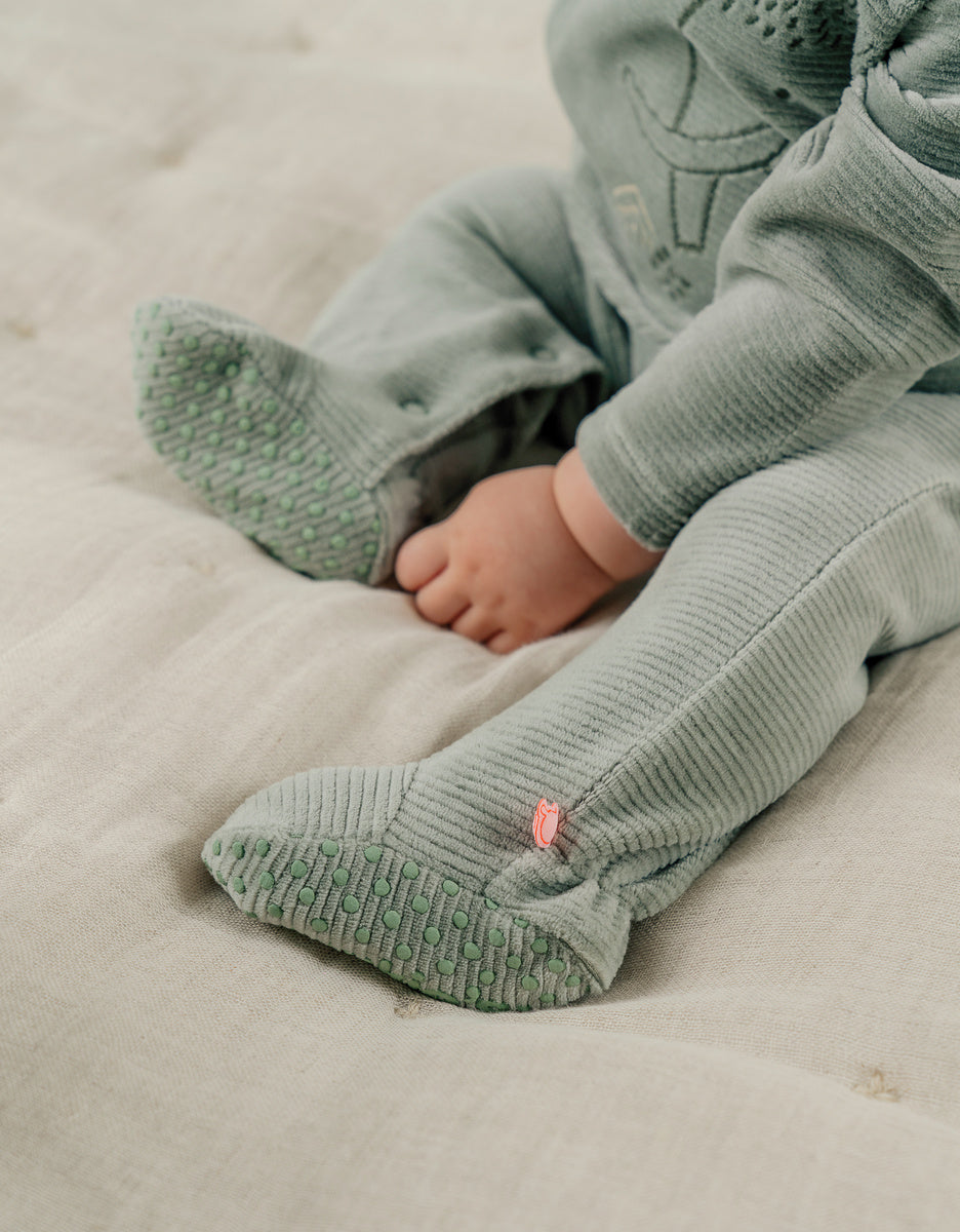 Pyjama bébé en velours vert avec broderie mammouth