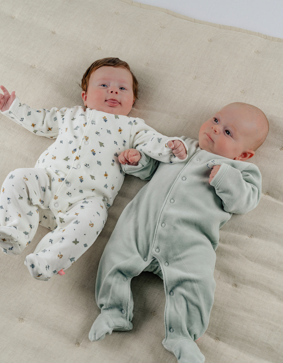 Lot de 2 pyjamas en velours bébé rose et blanc brodé
