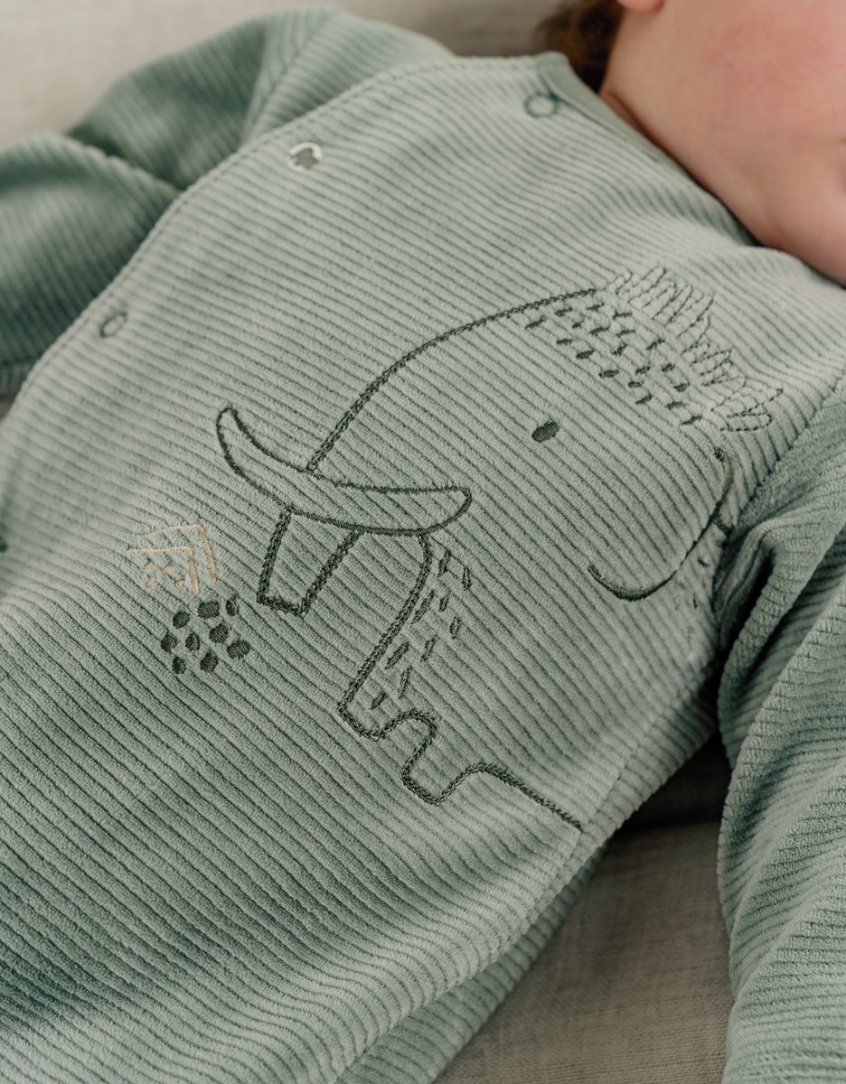 Pyjama bébé en velours vert avec broderie mammouth