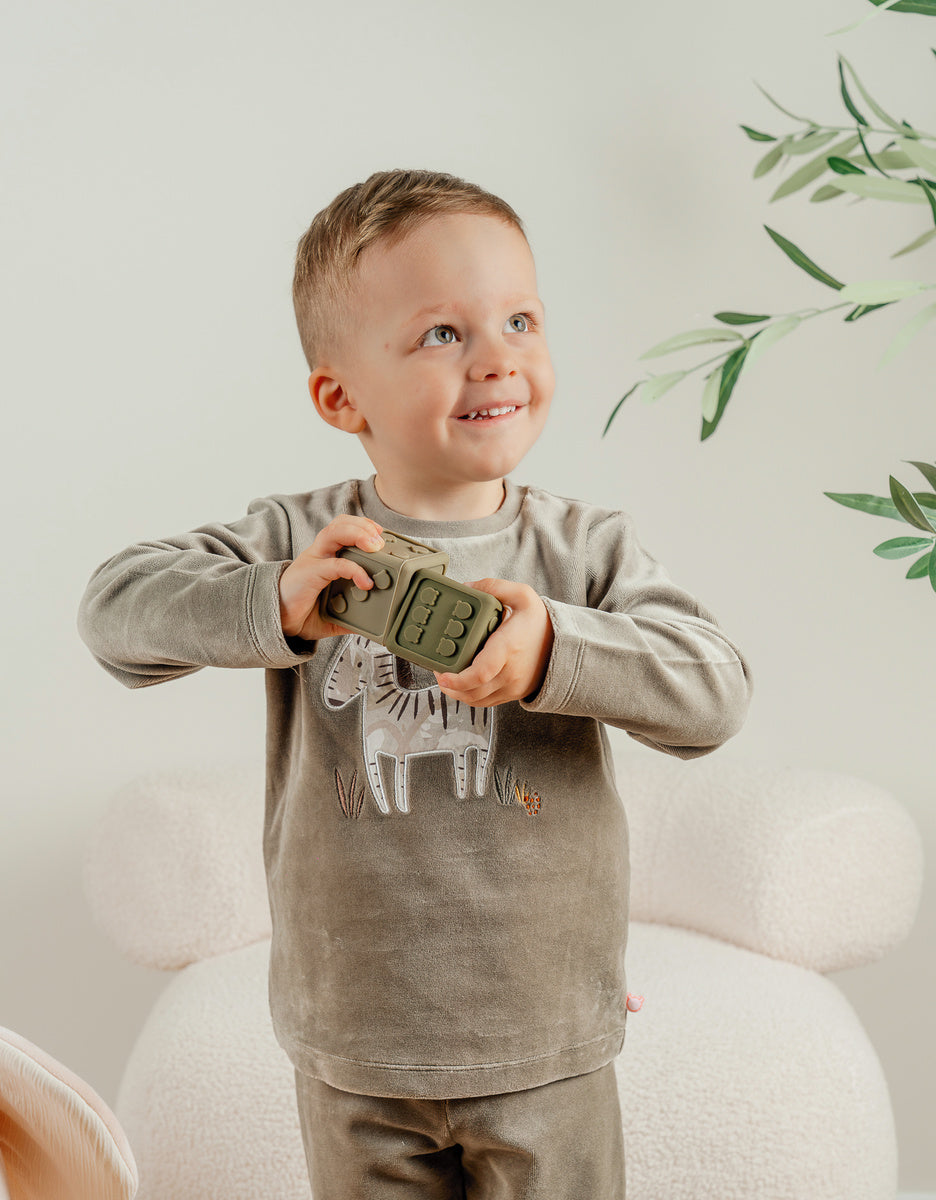 Pyjama 2 pièces en velours kaki avec broderie zèbre