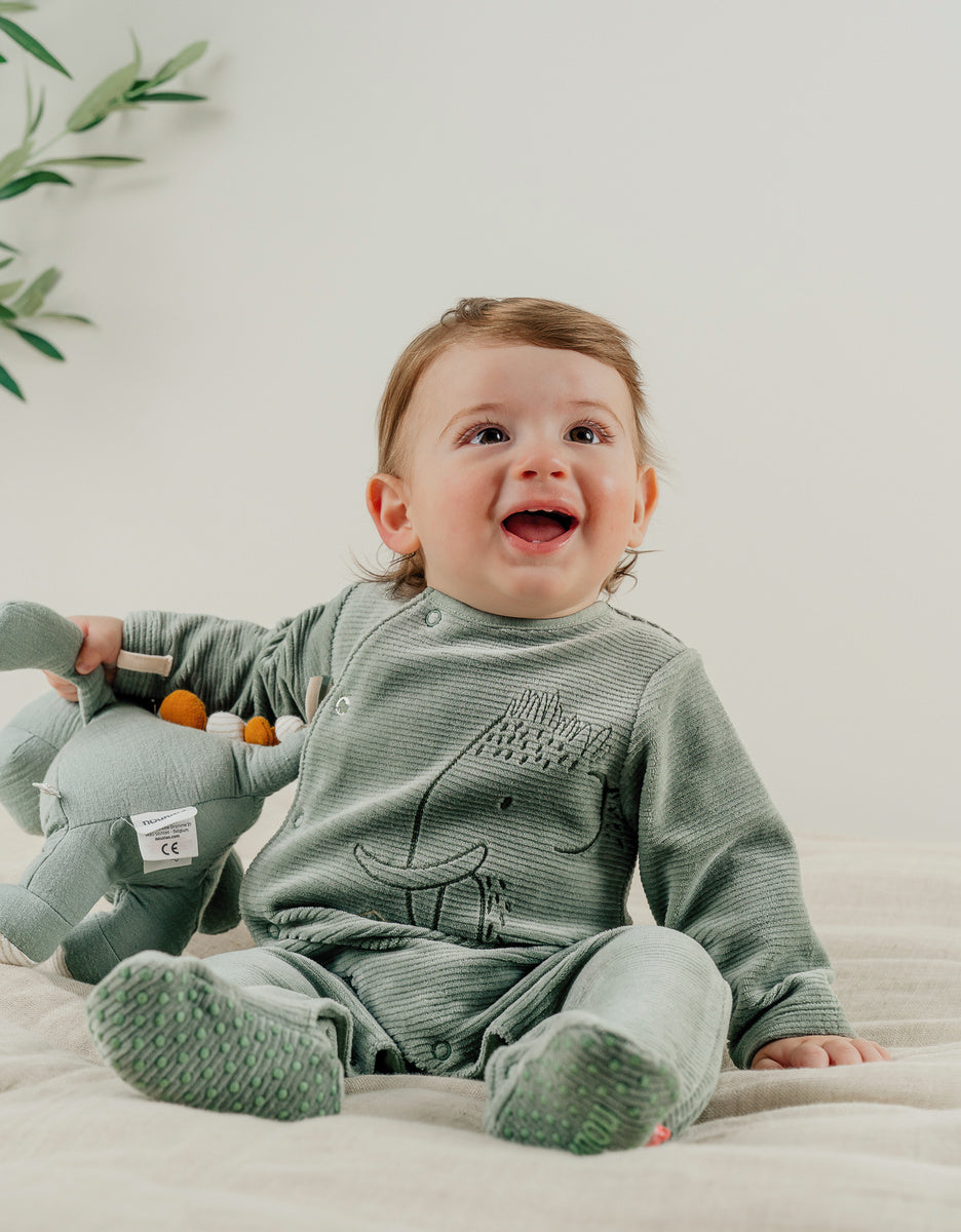 Pyjama bébé en velours vert avec broderie mammouth