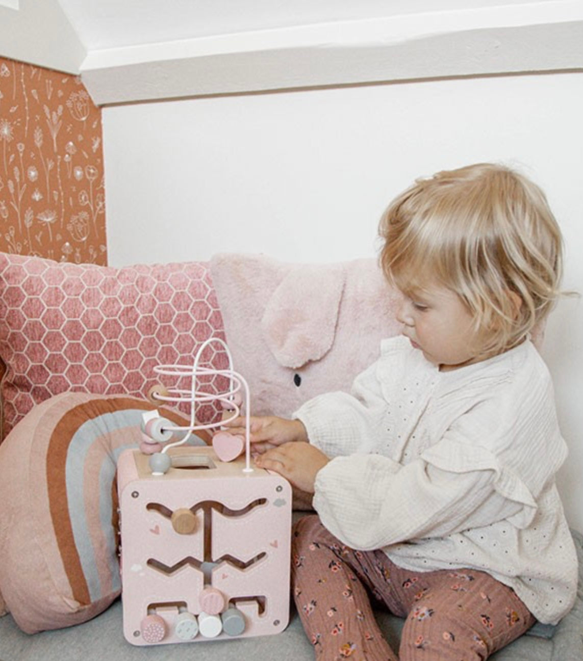 Roze activiteitenkubus