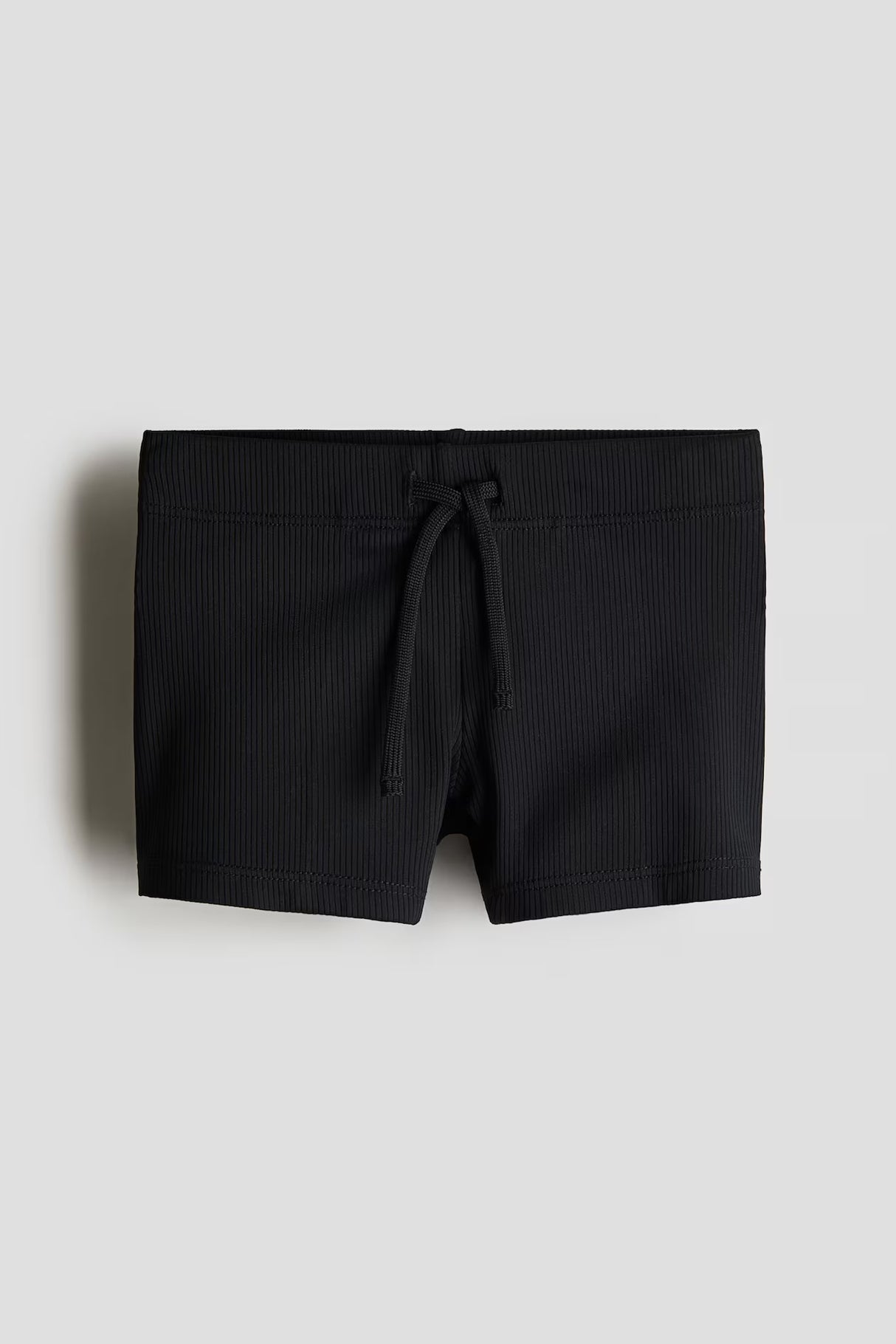 Short court Noir